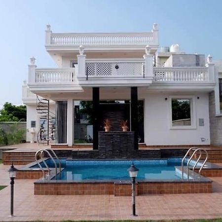 Greystone Villa, Swiming Pool , Bbq , Big Garden, Pool Table, Party Speaker, Bathtub, Kitchen, 15Mins To Golden Temple Amritsar Luaran gambar