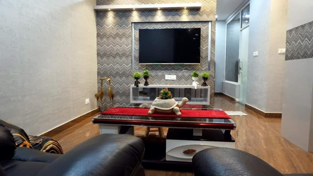 Greystone Villa, Swiming Pool , Bbq , Big Garden, Pool Table, Party Speaker, Bathtub, Kitchen, 15Mins To Golden Temple Amritsar Luaran gambar