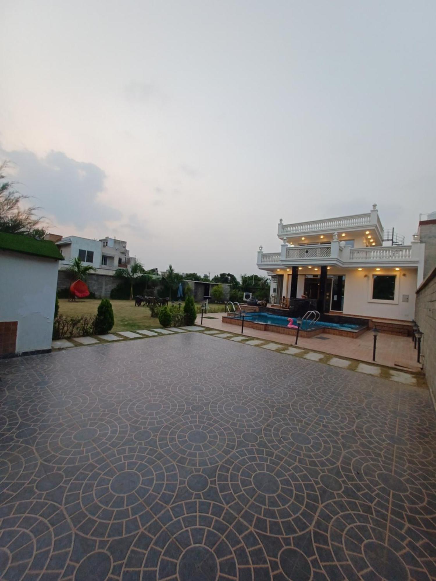Greystone Villa, Swiming Pool , Bbq , Big Garden, Pool Table, Party Speaker, Bathtub, Kitchen, 15Mins To Golden Temple Amritsar Luaran gambar