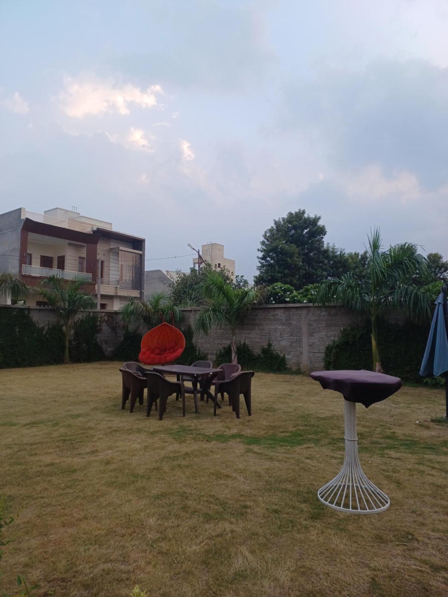 Greystone Villa, Swiming Pool , Bbq , Big Garden, Pool Table, Party Speaker, Bathtub, Kitchen, 15Mins To Golden Temple Amritsar Luaran gambar